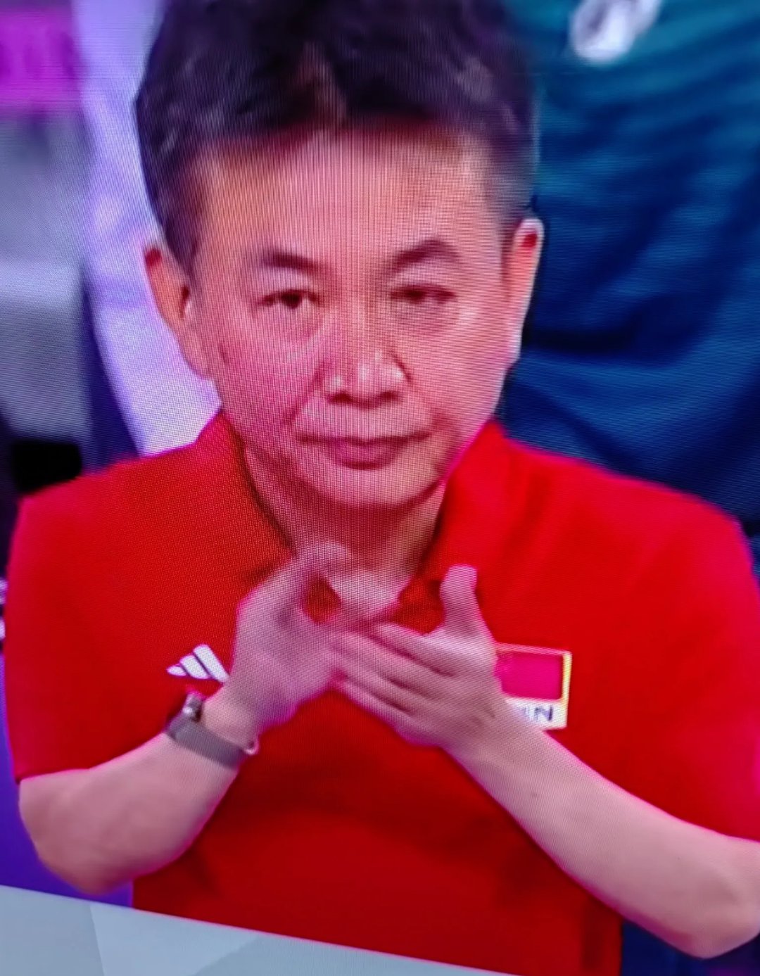 利物浦技术犯规送分，中国女排主帅怒摔战术板！